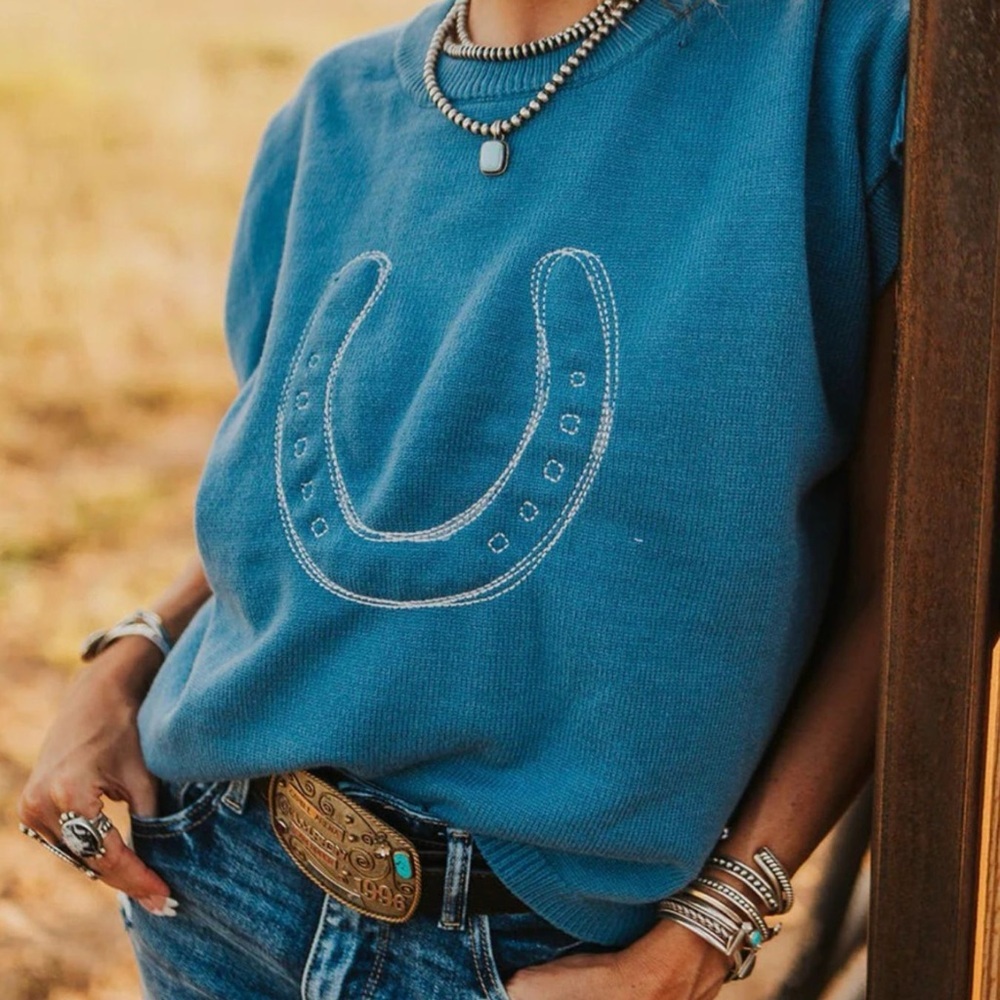 Blue Sleeveless Top with Horseshoe Design - Picture 2 of 4